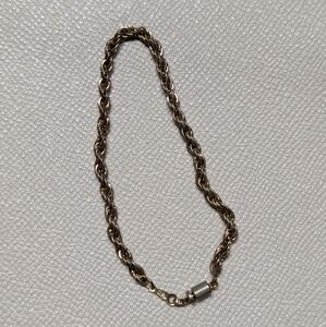 Elegant Gold-Toned Rope Chain Bracelet Twist